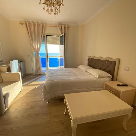 Hotel 3 Vellezerit Durrës Exteriör bild