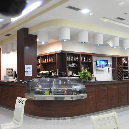 Hotel 3 Vellezerit Durrës Exteriör bild