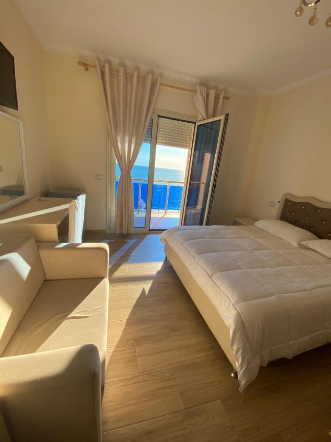 Hotel 3 Vellezerit Durrës Exteriör bild