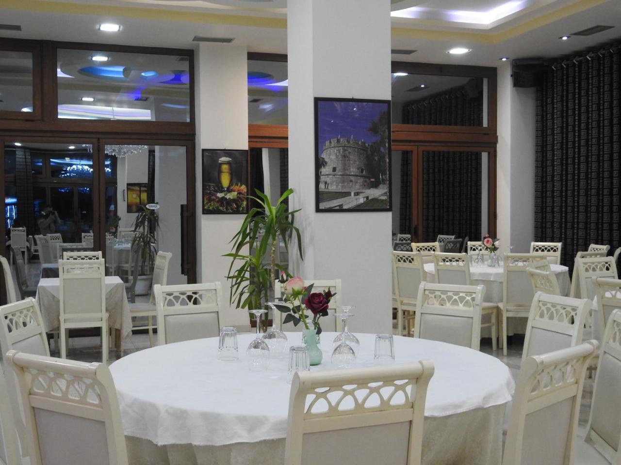 Hotel 3 Vellezerit Durrës Exteriör bild