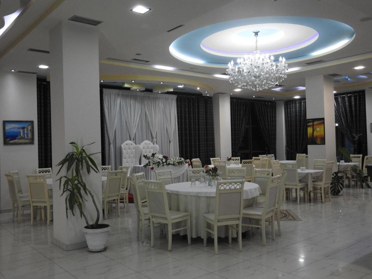 Hotel 3 Vellezerit Durrës Exteriör bild