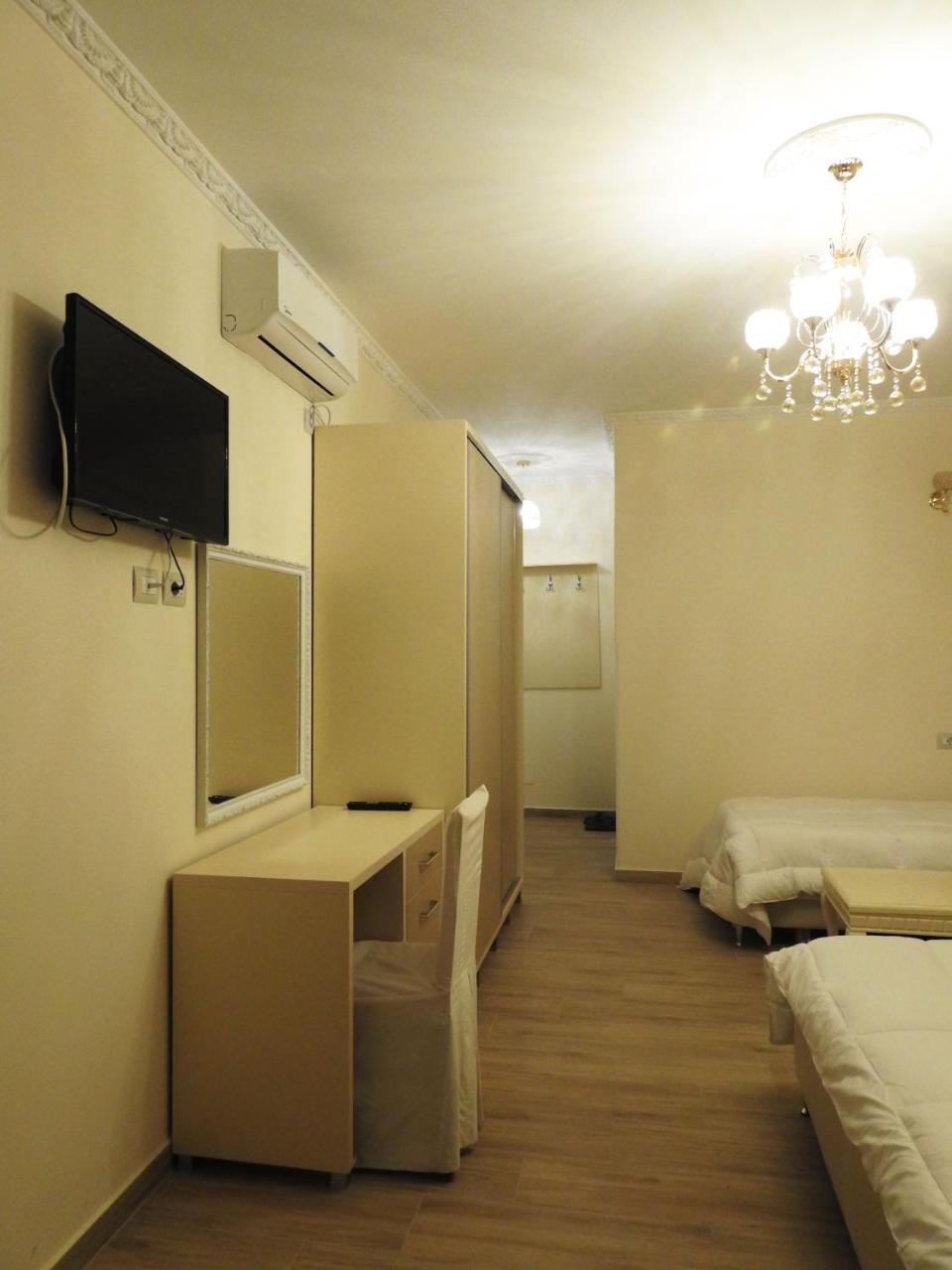 Hotel 3 Vellezerit Durrës Exteriör bild