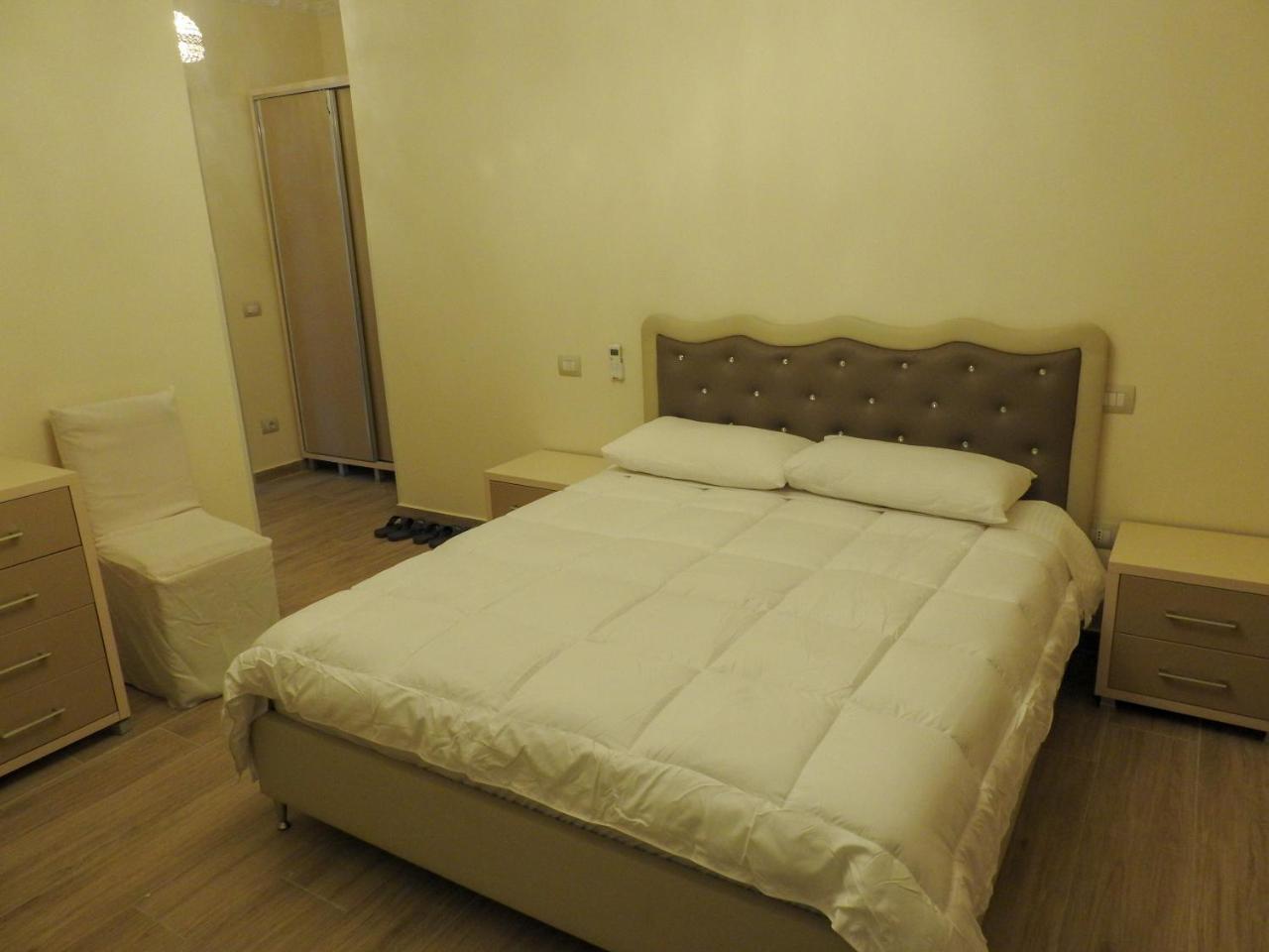 Hotel 3 Vellezerit Durrës Exteriör bild