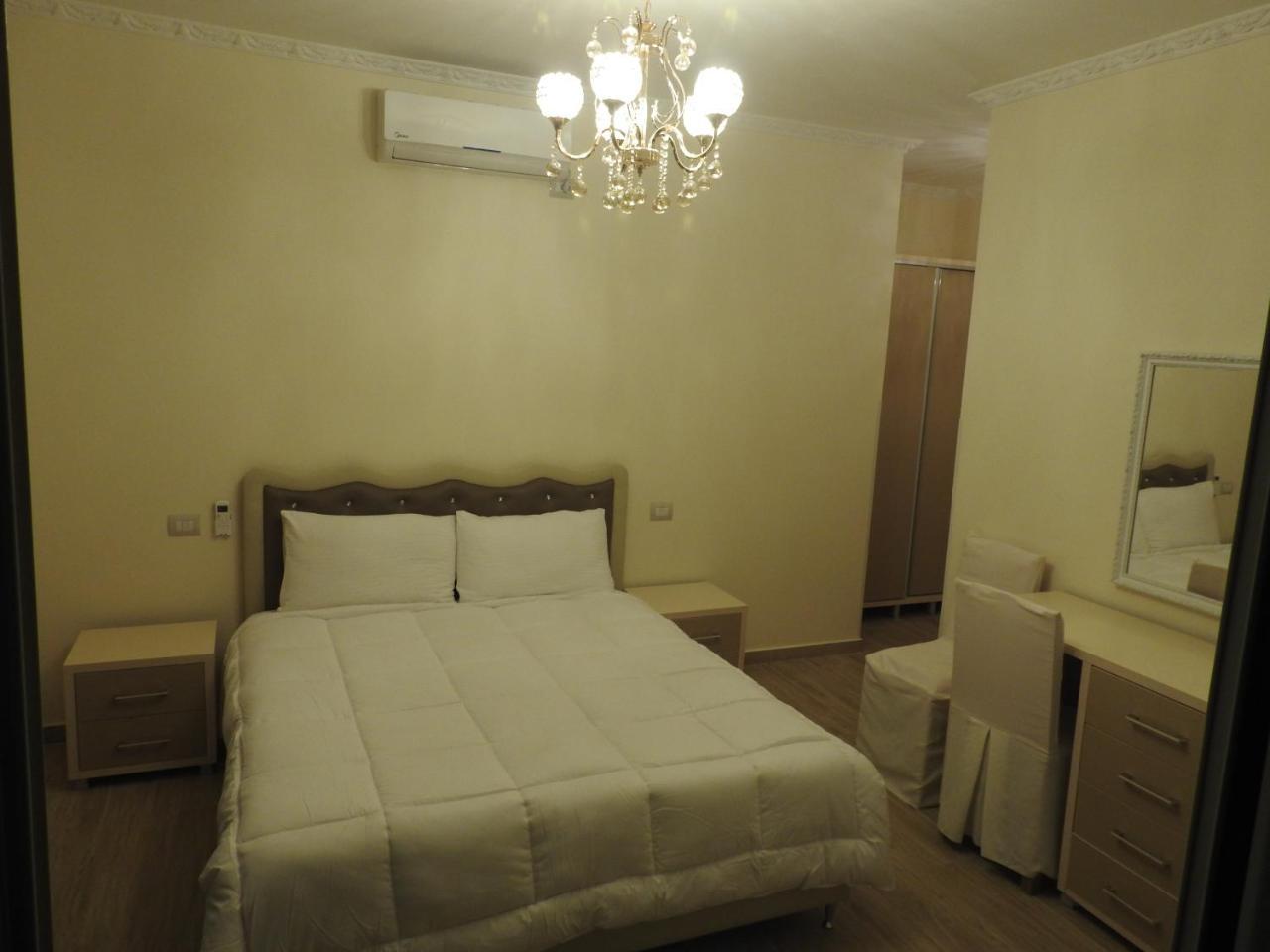 Hotel 3 Vellezerit Durrës Exteriör bild