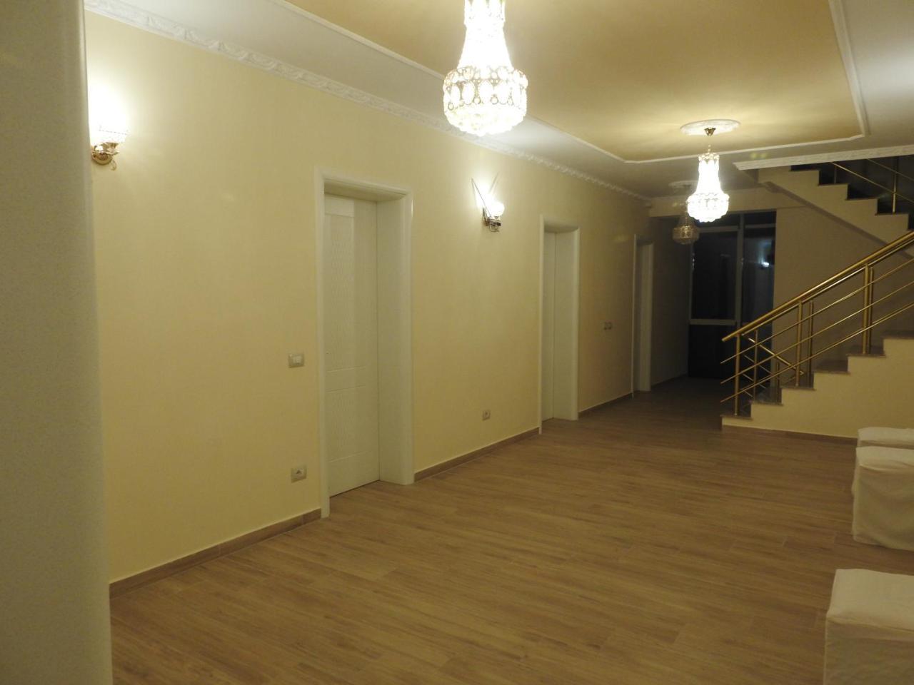 Hotel 3 Vellezerit Durrës Exteriör bild